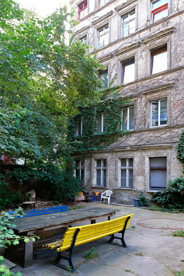 Volker Frenzel - Volker-Frenzel_Backyards-of-Berlin_03